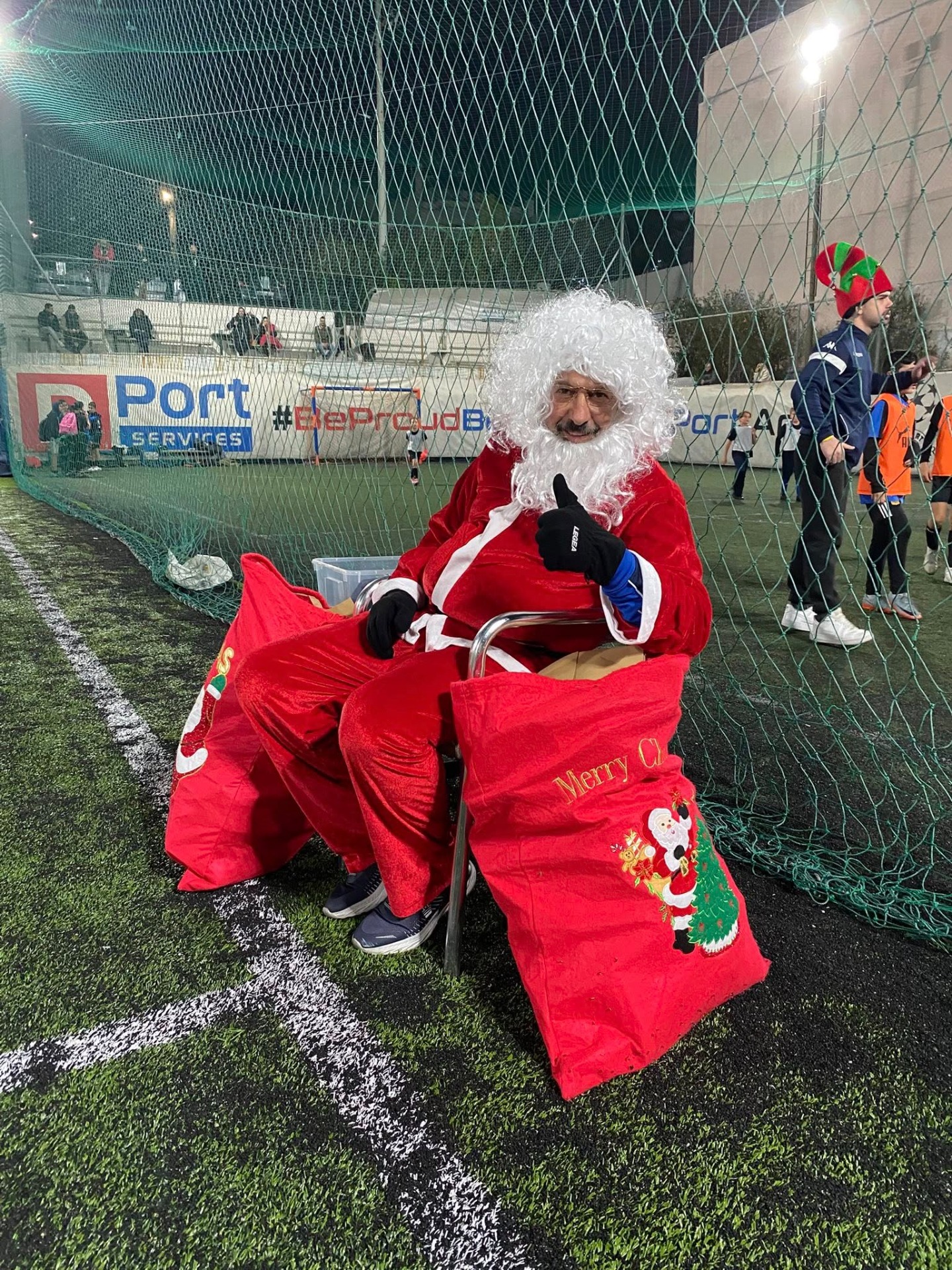 Στη φωτο ο Μπόμπαν Στογιάνοβιτς από το Christmas Soccer Party των ακαδημιών